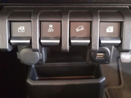 2021-Suzuki-Jimny-15-GLX_21