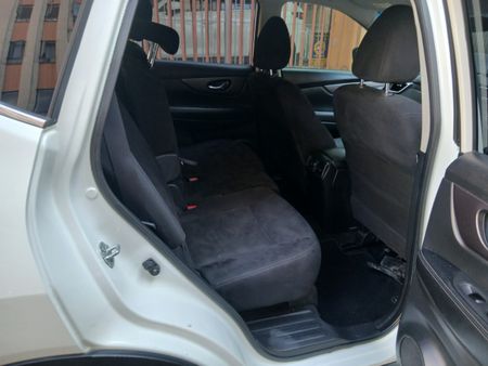 2017-Nissan-X-Trail-20-XE_11