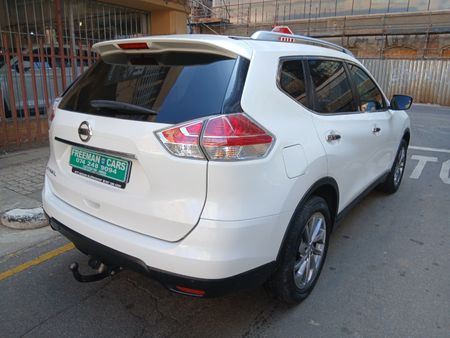 2017-Nissan-X-Trail-20-XE_4