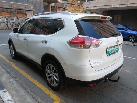 2017-Nissan-X-Trail-20-XE_5