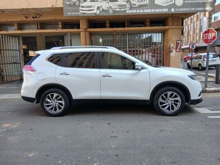 2017-Nissan-X-Trail-20-XE_6