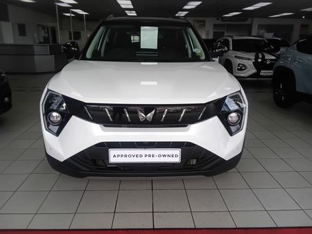 2025-Mahindra-XUV-3XO-12T-AX7L_1
