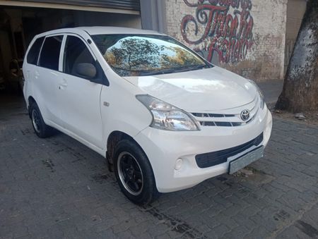 2012-Toyota-Avanza-15-SX_0
