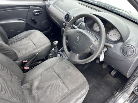 2012-Renault-Sandero-14-Ambiance_14