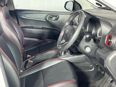 2022-Hyundai-Grand-i10-10-Fluid_9