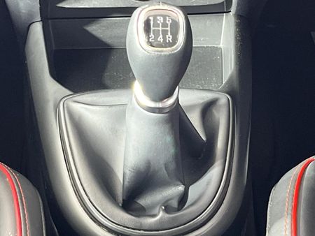 2022-Hyundai-Grand-i10-10-Fluid_10