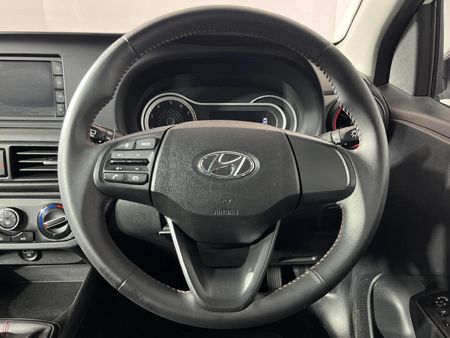 2022-Hyundai-Grand-i10-10-Fluid_11