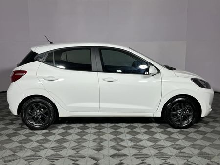 2022-Hyundai-Grand-i10-10-Fluid_16