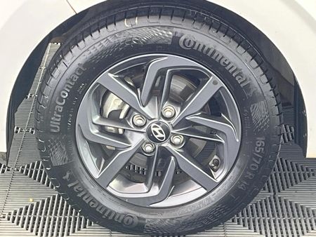 2022-Hyundai-Grand-i10-10-Fluid_4