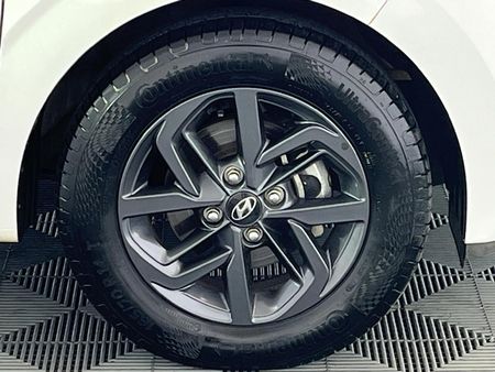 2022-Hyundai-Grand-i10-10-Fluid_5