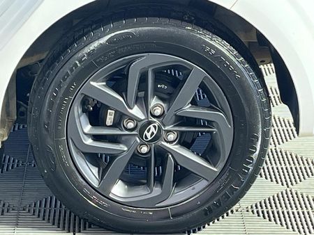 2022-Hyundai-Grand-i10-10-Fluid_6