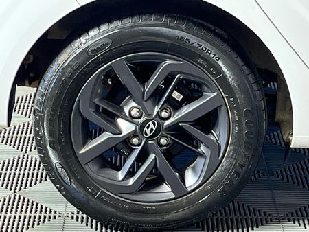 2022-Hyundai-Grand-i10-10-Fluid_7