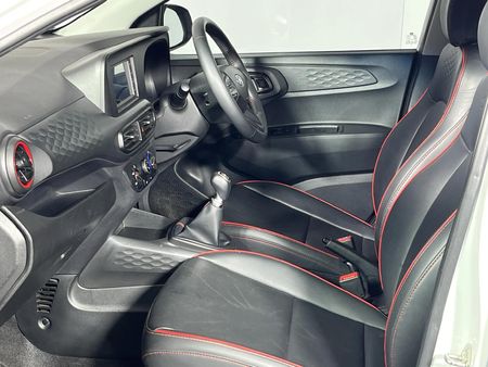 2022-Hyundai-Grand-i10-10-Fluid_8