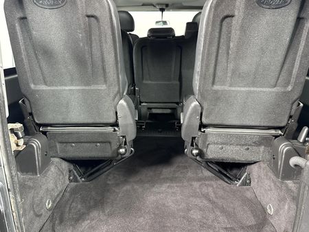 2015-Land-Rover-Defender-110-22D-Station-Wagon_13