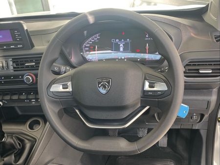 2026-Peugeot-Landtrek-19D-Professional-Single-Cab_15
