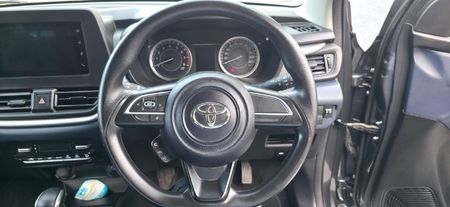 2025-Toyota-Starlet-15-XS-Auto_12