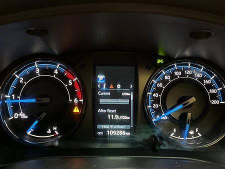 2021-Toyota-Hilux-28-GD-6-Raised-Body-Legend-RS-Auto-Double-Cab_2