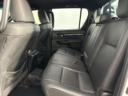 2021-Toyota-Hilux-28-GD-6-Raised-Body-Legend-RS-Auto-Double-Cab_3