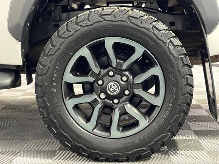 2021-Toyota-Hilux-28-GD-6-Raised-Body-Legend-RS-Auto-Double-Cab_6