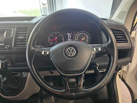 2019-Volkswagen-Kombi-20-TDI-Auto-103kW-Trendline_15