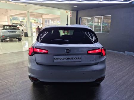2017-Fiat-Tipo-14-Lounge-5-dr_10