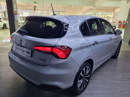 2017-Fiat-Tipo-14-Lounge-5-dr_12