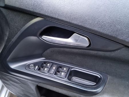 2017-Fiat-Tipo-14-Lounge-5-dr_18