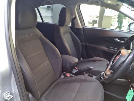 2017-Fiat-Tipo-14-Lounge-5-dr_19