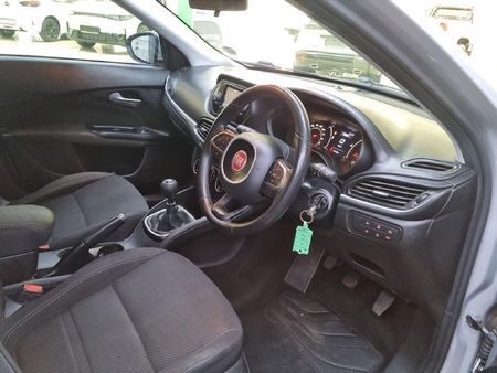 2017-Fiat-Tipo-14-Lounge-5-dr_20