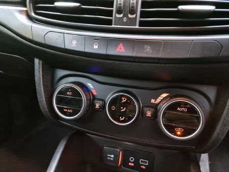 2017-Fiat-Tipo-14-Lounge-5-dr_24