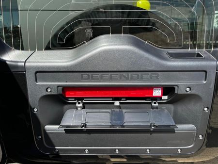 2026-Land-Rover-Defender-110-30D-HSE-X-Dynamic-D350_11