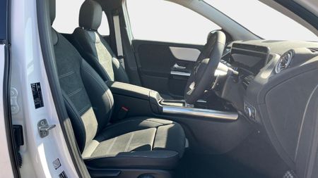 2026-Mercedes-Benz-GLA-200-Progressive-Auto_13
