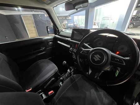 2021-Suzuki-Jimny-15-GLX_5
