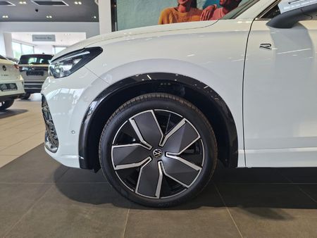 2026-Volkswagen-Tiguan-14TSI-R-Line_9
