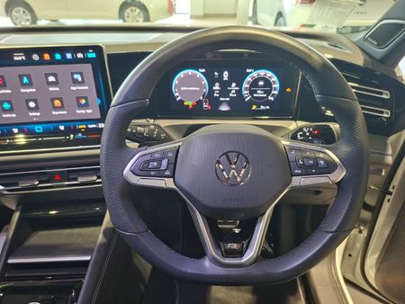 2026-Volkswagen-Tiguan-14TSI-R-Line_14