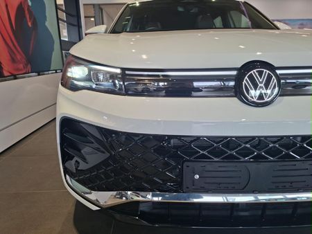 2026-Volkswagen-Tiguan-14TSI-R-Line_8