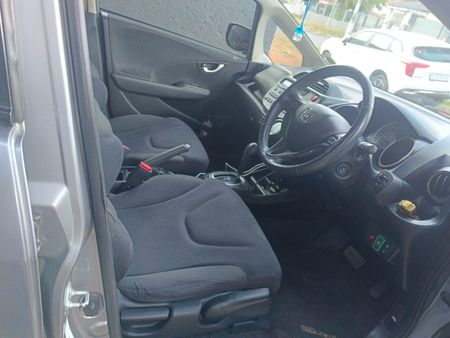 2011-Honda-Jazz-13-Hybrid_10