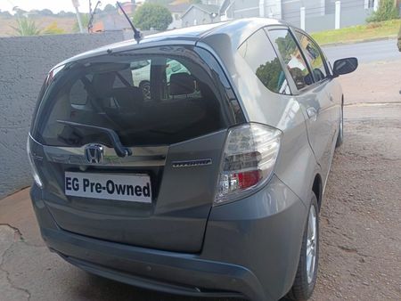 2011-Honda-Jazz-13-Hybrid_3