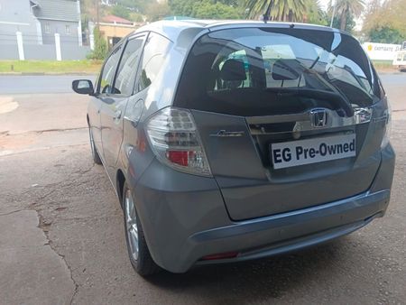 2011-Honda-Jazz-13-Hybrid_4