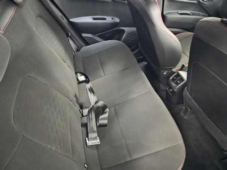 2025-Hyundai-Grand-i10-12-Motion-Auto_9