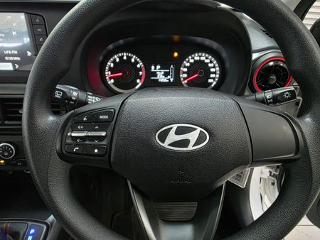 2025-Hyundai-Grand-i10-12-Motion-Auto_10