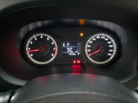 2025-Hyundai-Grand-i10-12-Motion-Auto_13