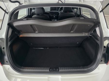 2025-Hyundai-Grand-i10-12-Motion-Auto_7