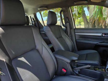 2026-Toyota-Hilux-28-GD-6-Raised-Body-Legend-Auto-Double-Cab_11