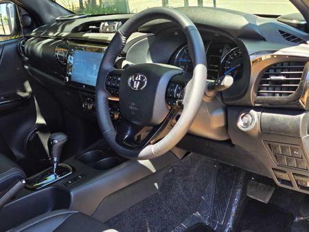 2026-Toyota-Hilux-28-GD-6-Raised-Body-Legend-Auto-Double-Cab_12