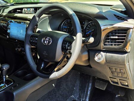 2026-Toyota-Hilux-28-GD-6-Raised-Body-Legend-Auto-Double-Cab_13