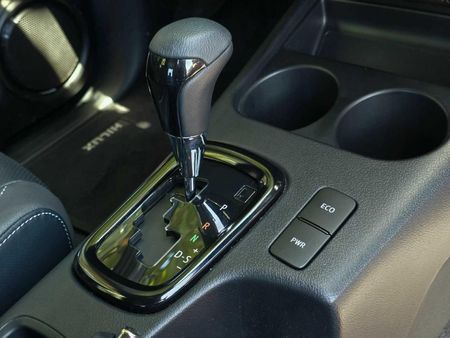 2026-Toyota-Hilux-28-GD-6-Raised-Body-Legend-Auto-Double-Cab_17