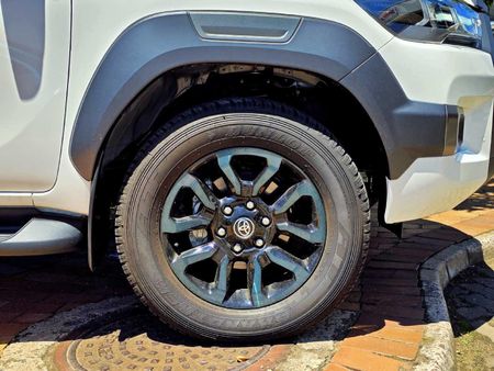 2026-Toyota-Hilux-28-GD-6-Raised-Body-Legend-Auto-Double-Cab_19