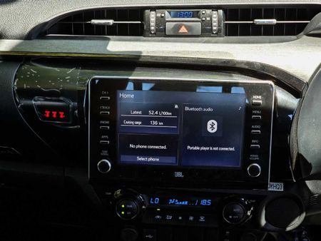 2026-Toyota-Hilux-28-GD-6-Raised-Body-Legend-Auto-Double-Cab_4