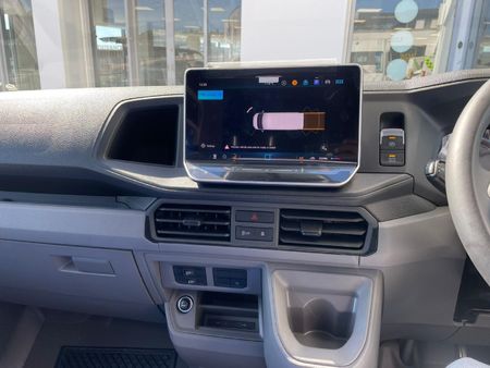 2026-Volkswagen-Crafter-50-20TDI-120kW-Xlwb-Panel-Van-Auto_12